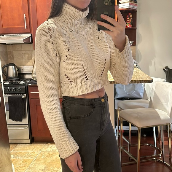 Cropped beige sweater size small - Picture 2 of 3